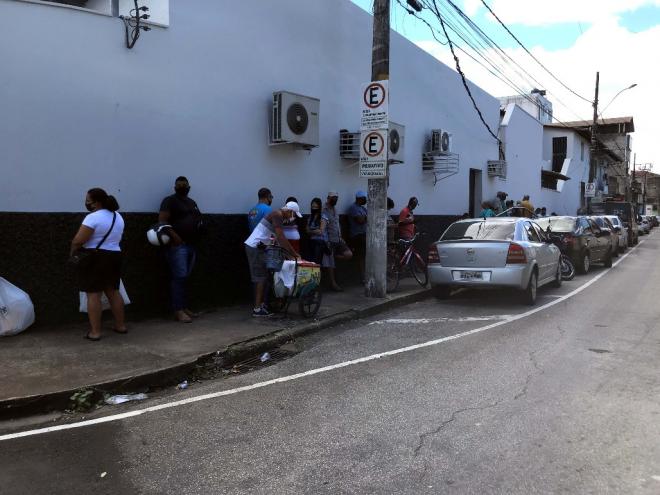 Motoristas e outras pessoas em busca de serviços da Ciretran passaram a enfrentar filas ainda maiores 