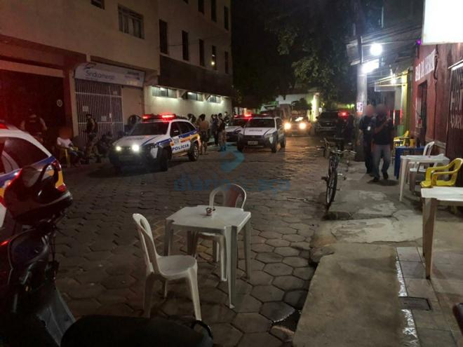 O alvos foram bares e um hotel onde estariam ocorrendo tráfico de drogas e exploração à prostituição