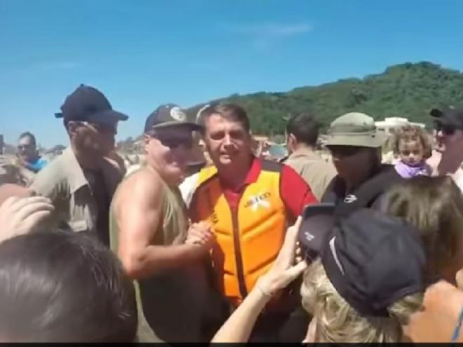 Bolsonaro passou o feriado de Carnaval em uma praia em São Francisco do Sul, Santa Catarina