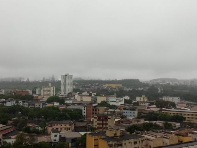 Chuva deve continuar a cair neste sábado e domingo, prevê a meteorologia 