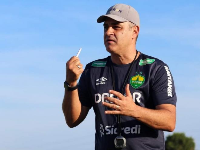 Chamusca tem a missão de fazer com que o Botafogo volte à Série A