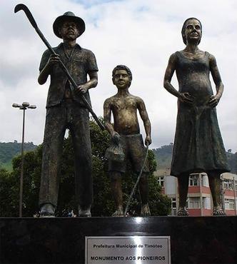 Monumento aos pioneiros de Timóteo, de Ângela Ataíde