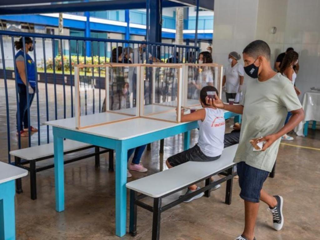 Estudantes foram inseridos em um simulado para a volta às aulas, em todos ambientes dentro das escolas 
