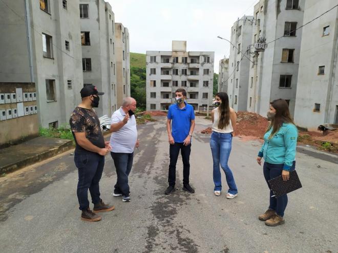 Em função de falta de materiais e atrasos na entrega, conjunto habitacional só ficará totalmente pronto no fim deste ano