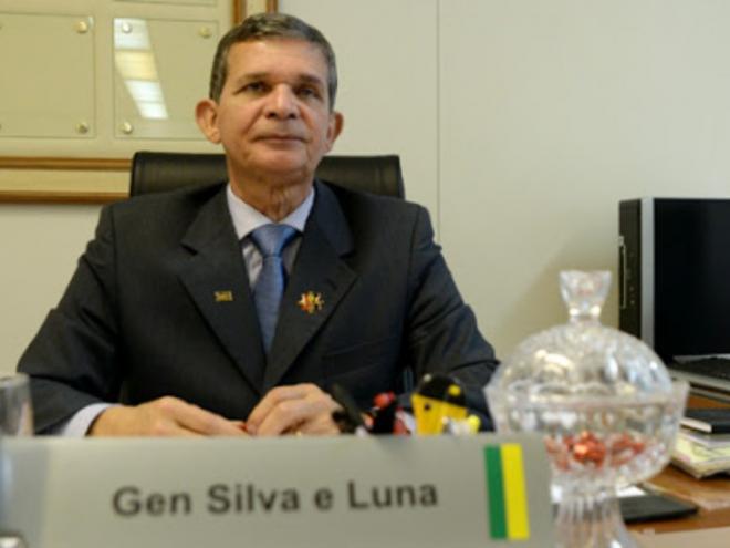 O general Joaquim Silva e Luna, que estava no comando da hidrelétrica de Itaipu, agora vai comandar a Petrobras
