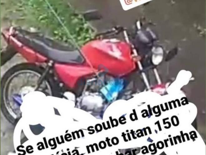 Fotografia da moto roubada divulgada nas redes sociais