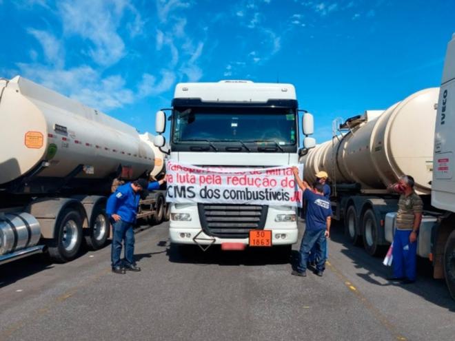 Greve dos transportadores de combustíveis durou dois dias e povo entrou em pânico com medo do desabastecimento 