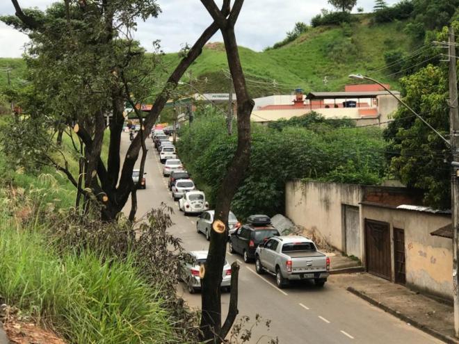 Tomados pelo medo do desabastecimento, milhares de motoristas foram para os postos de combustíveis e filas dobraram quarteirões até os combustíveis se acabarem nos postos