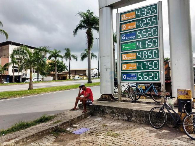 Quem precisou abastecer ontem encontrou novos preços nos combustíveis 