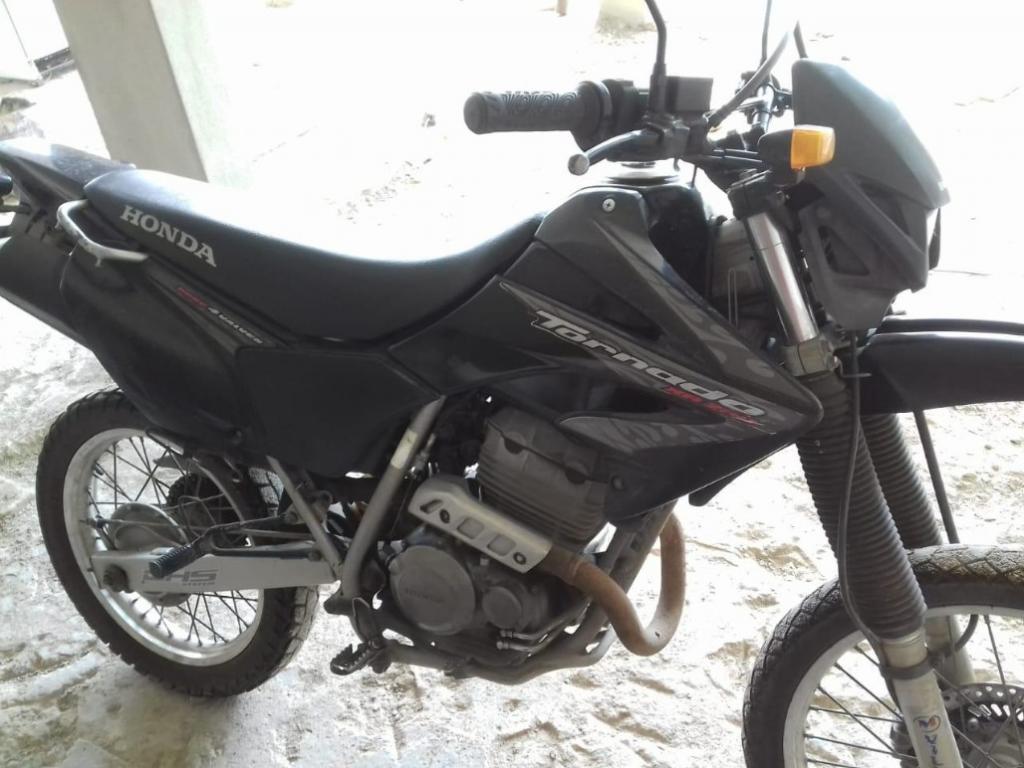 A Honda Tornado foi furtada no estacionamento de um hospital em Timóteo