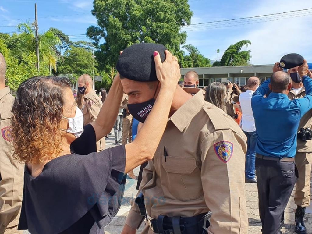 A entrega da boina foi realizada pelos padrinhos, que foram escolhidos pelos discentes