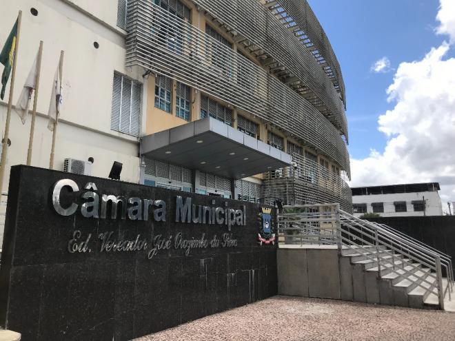 Parlamentares querem ampliar a cobertura também para todos os educadores da rede estadual e privada de ensino, incluindo os de nível superior