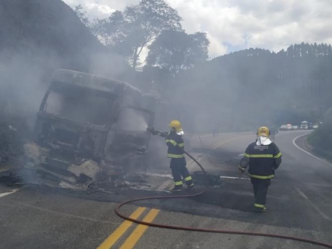 O acidente ocorreu na BR-381, entre os municípios de Antônio Dias e Nova Era 