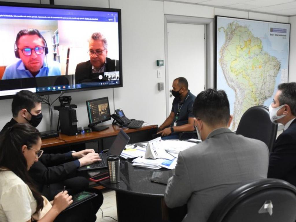Promessa da companhia, em reunião ontem, é garantir 1 milhão de doses até julho