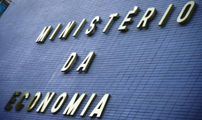 Ministro diz que pretende reeditar programa de redução de jornada
