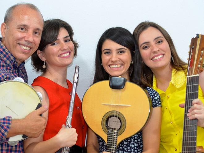 O músico Eduardo e as filhas, Corina, Elisa e Lia Meyer Ferreira