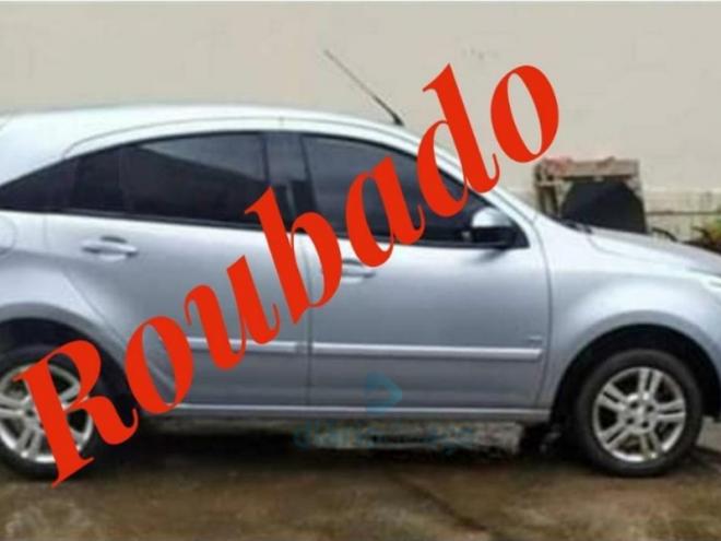 O Chevrolet Agile roubado na madrugada deste sábado