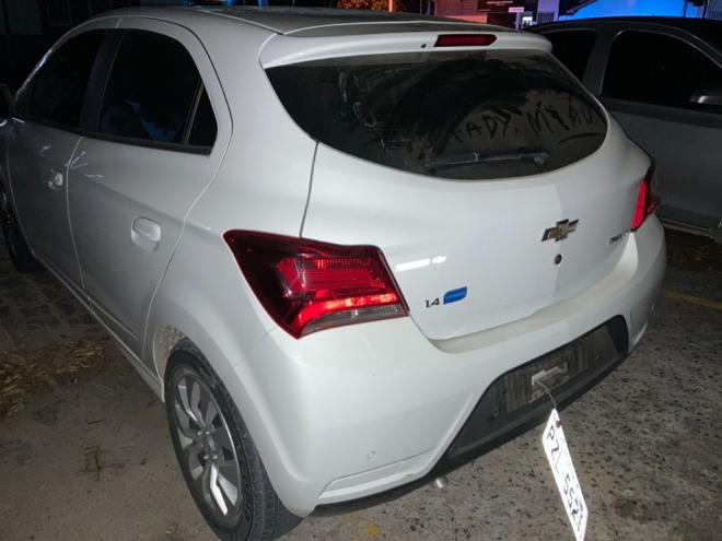 Polícia de Teixeira de Freitas encontrou o carro em uma oficina, já em processo de desmanche 