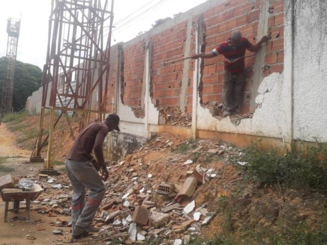 As arquibancadas e o muro são o alvo das obras neste momento no estádio Ferreirão