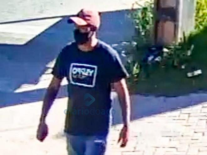 Este homem, filmado atacando a enfermeira, seria o Reginaldo 
