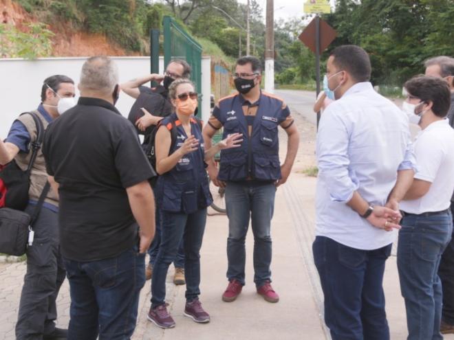 Visita foi realizada no domingo, a diferentes equipamentos hospitalares da região 