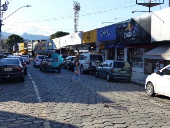 O funcionamento do comércio não essencial volta a enfrentar restrições a partir deste sábado (27), em Coronel Fabriciano