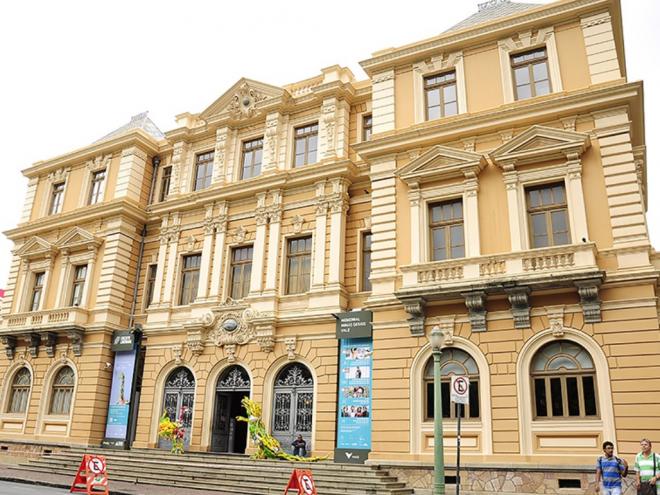 Fachada do Memorial Minas Gerais Vale, que integra o Circuito Cultural da Praça da Liberdade, em Belo Horizonte