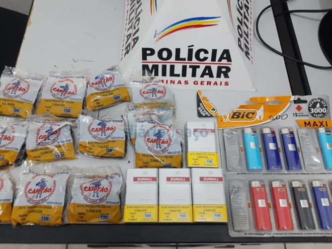 Os objetos apreendidos pelos policiais militares durante a madrugada