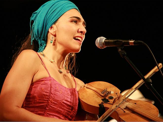 A paulistana Renata Rosa vai se apresentar direto de Recife