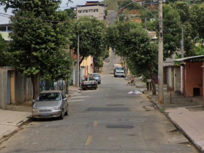 O assalto a residência aconteceu nesta rua, no bairro Esperança, em Ipatinga