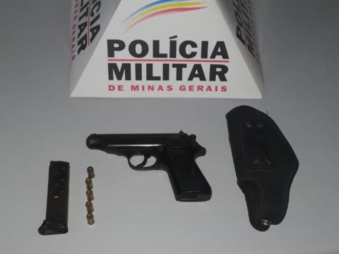Na casa do autor do crime foi apreendida essa arma, que ele não encontrou no momento em que estava tomado pela fúria 