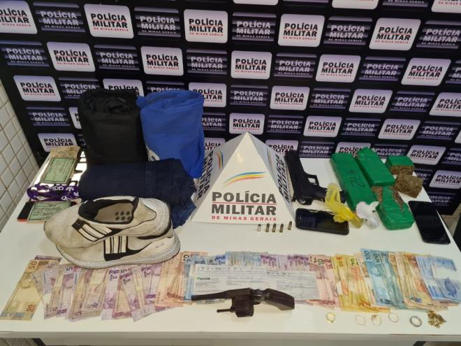 Além da recuperação dos produtos roubados os policiais encontraram barras de maconha na casa dos assaltantes, em Timóteo