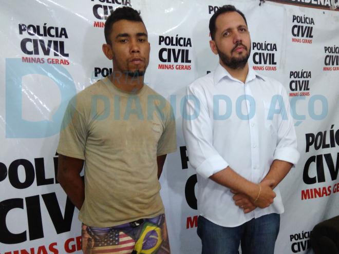 O delegado Rodrigo Manhães apresentou Jaci Fernandes após recambiá-lo de Governador Valadares para o Vale do Aço