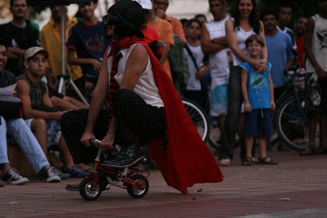 Espetáculo Cus Cus Circus, de Daniel Quexadas, do México