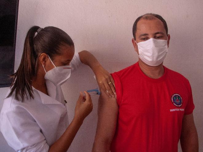 Bombeiros fazem parte do grupo prioritário definido pelo Ministério da Saúde