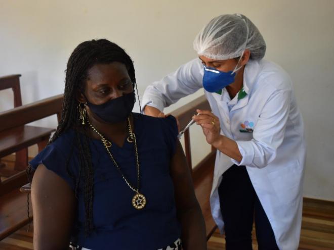 Nas duas comunidades quilombolas, em Antônio Dias, foram vacinados cerca de 170 moradores com a vacina da Aztrazeneca/Fiocruz