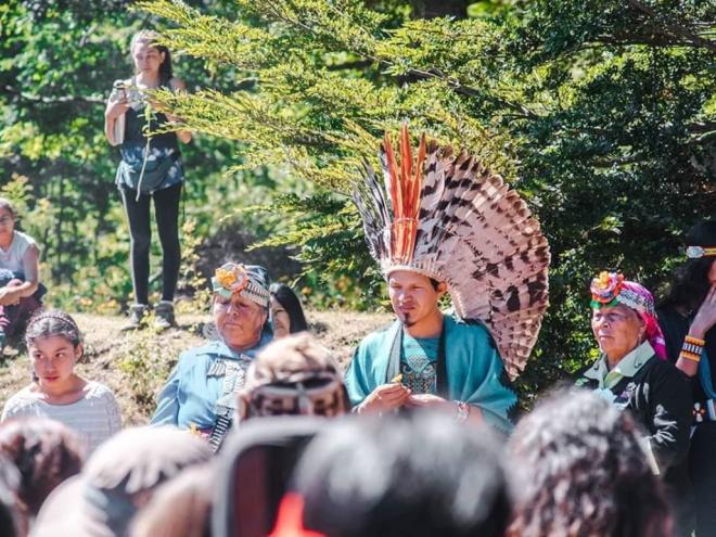 No vídeo, o músico Shaneihu Yawanawá apresenta composições indígenas: valorização cultural