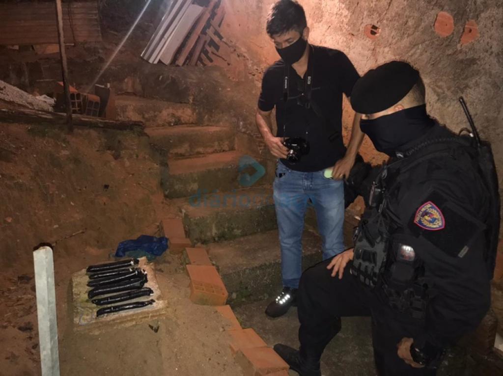 Os explosivos estavam enterrados em um monte de areia, em uma casa no Bethânia