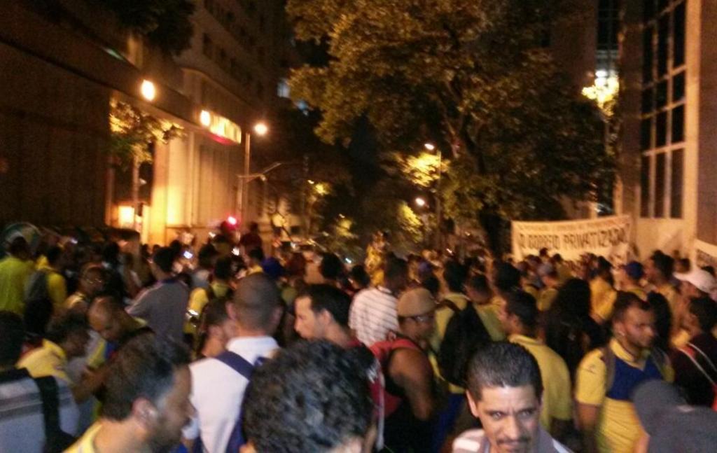 Carteiros reivindicam correção salarial e manutenção de benefícios, como o plano de saúde 