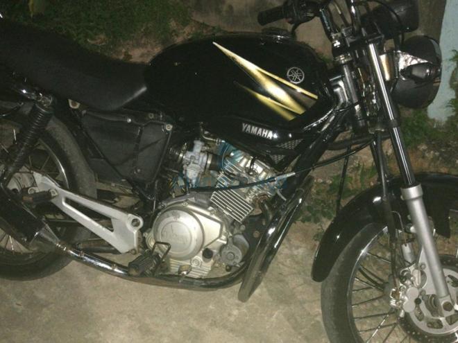 A moto furtada em Timóteo foi abandonada por dois adolescentes em Coronel Fabriciano