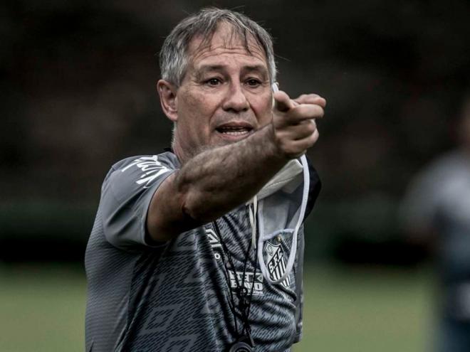 Argentino comunicou saída após derrota para o Corinthians