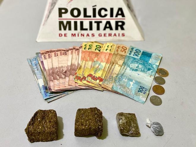 Duas das três porções maiores de maconha foram deixadas em um entulho pelo suspeito, segundo a PM