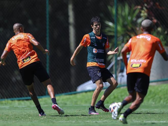 Meia Nacho Fernández terá a missão de conduzir o Galo para a primeira vitória na Libertadores 