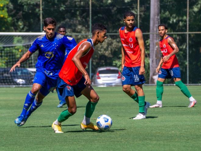 Antes de estrear no campeonato, o Ipatinga perdeu um amistoso para o Sub-17 do Cruzeiro