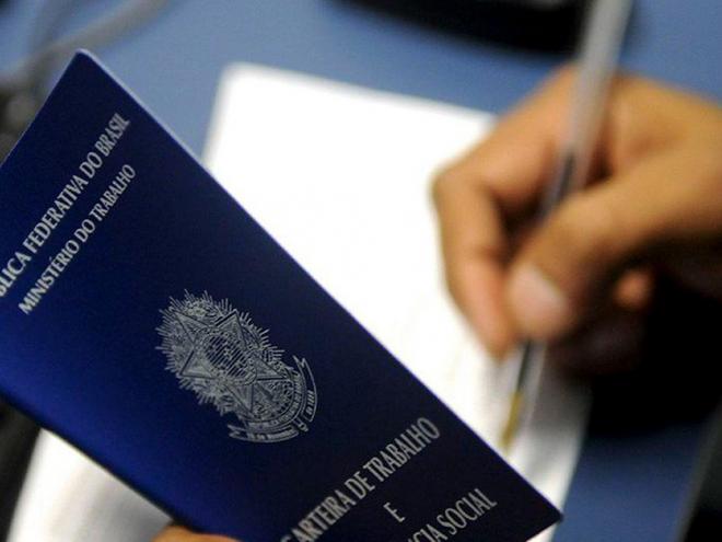 Acumulado do ano registra saldo positivo de 837.074 empregos