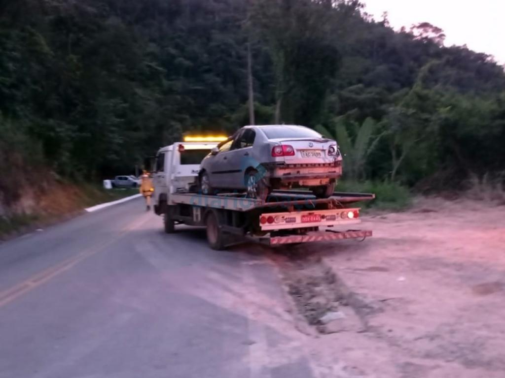 O VW Polo do sargento desaparecido foi retirado da ribanceira no fim da tarde desta quarta-feira