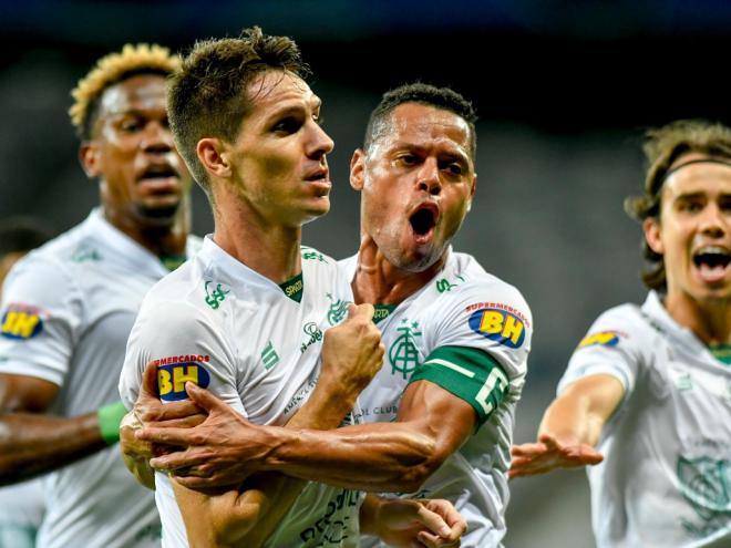 Coelho venceu o Cruzeiro de virada neste domingo