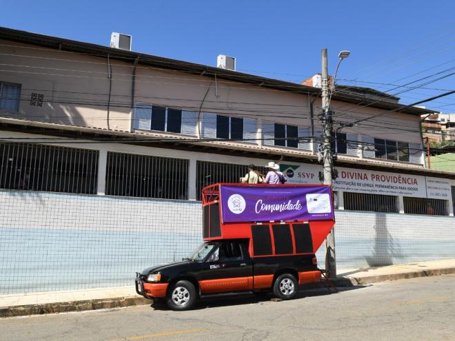 A atração musical alegrou os residentes e moradores da vizinhança da entidade