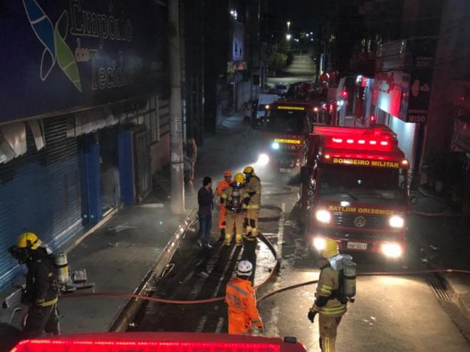 Incêndio foi controlado com o uso de 3 mil litros de água 