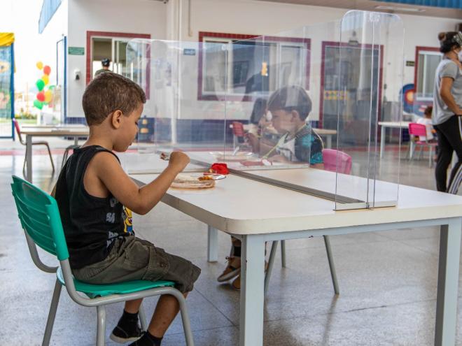 A volta às aulas ocorre para todas as turmas, do Maternal I até o 9º ano
